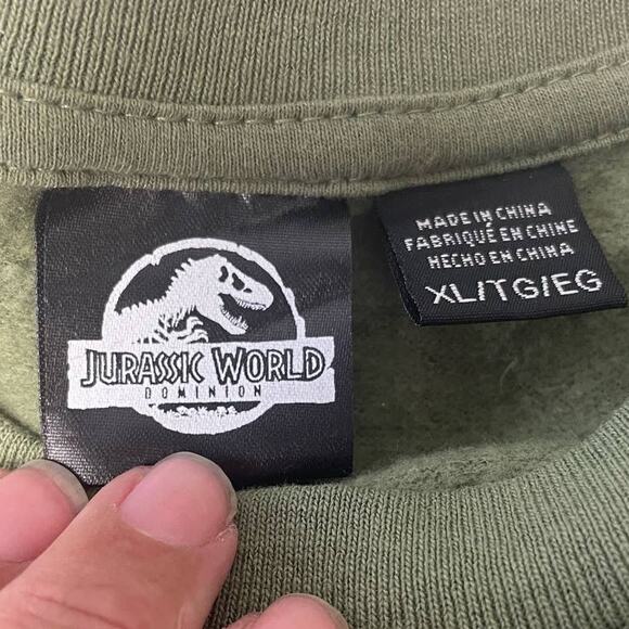 New NWT Jurassic World Dominion Mens XL Long Sleeve Raptor Dinosaur Sweatshirt - Picture 6 of 7